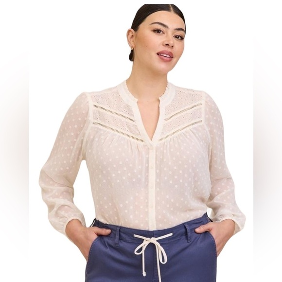 Torrid Ivory Chiffon Clip Dot With Contrasting Eyelet Top NWT Size 6x - Picture 4 of 7
